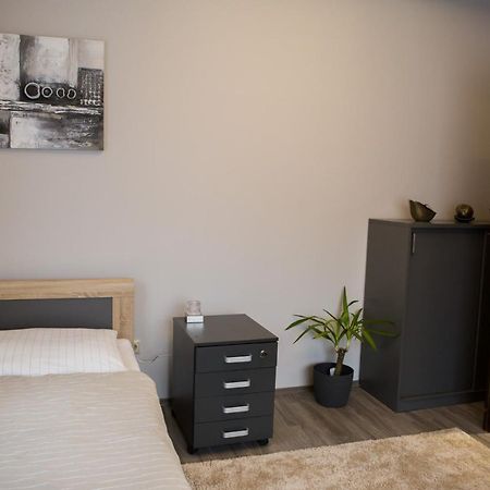Kikelet Apartman Apartment Szombathely Luaran gambar