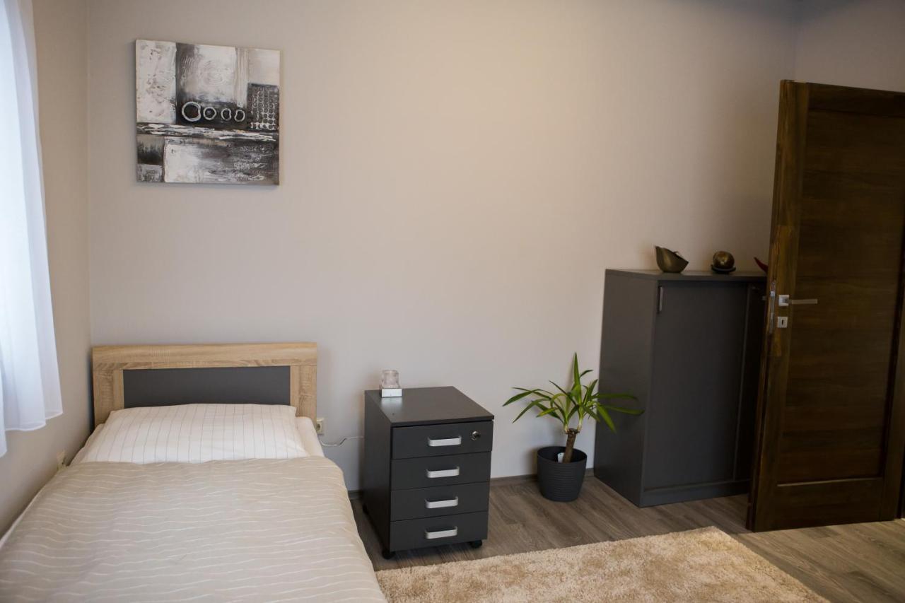 Kikelet Apartman Apartment Szombathely Luaran gambar